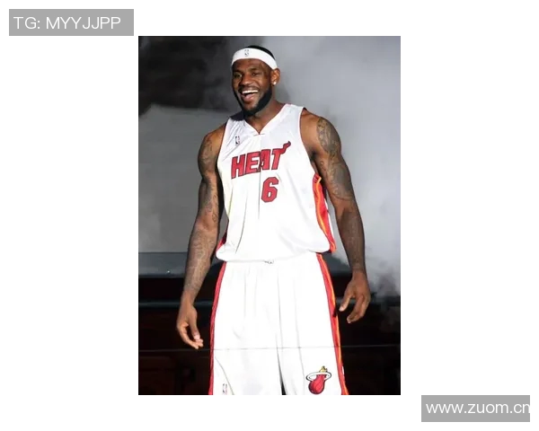 詹姆斯23代Heatles配色正式发售致敬热火三巨头引发球迷热议 詹姆斯23代Heatles配色正式发售致敬热火三巨头引发球迷热议