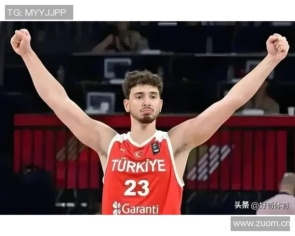 申京赛后与约基奇亲密互动展现友谊与尊重的瞬间