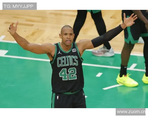 老将霍福德因右腿筋拉伤缺席第四节将进入每日观察状态